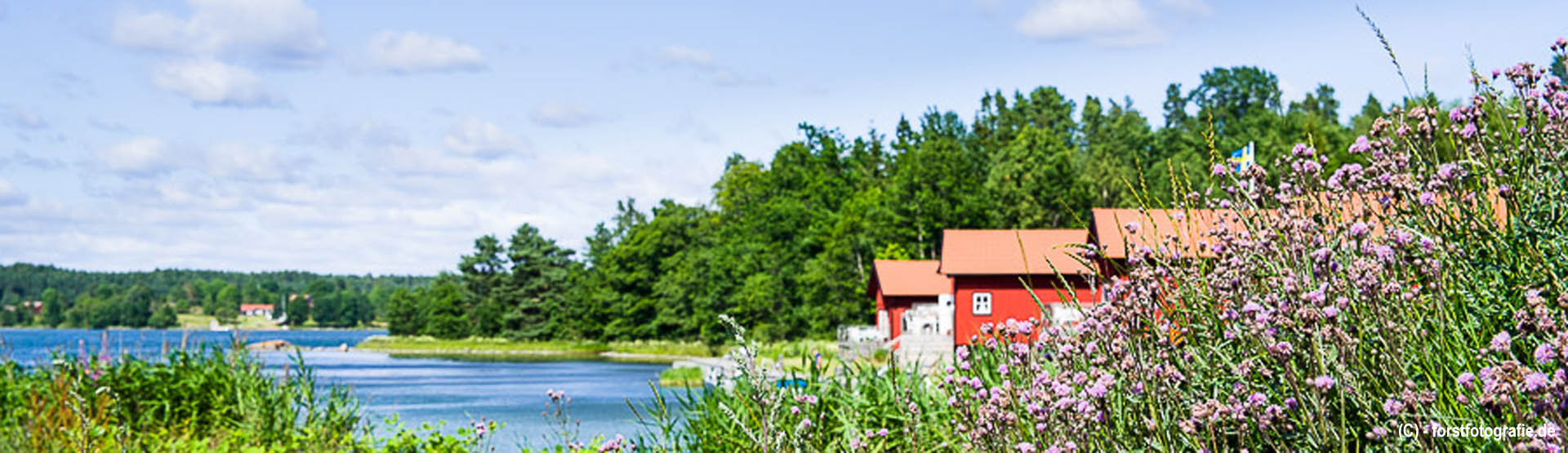 Schweden Pauschalurlaub im Sommer zwischen Meer, Seen, Wälder & roten Häusern